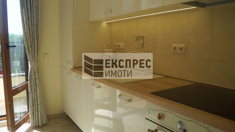 Луксозно, Обзаведен Тристаен апартамент