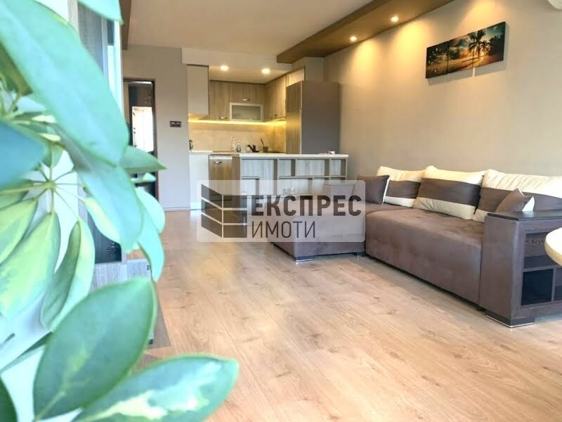 Обзаведен Четиристаен апартамент