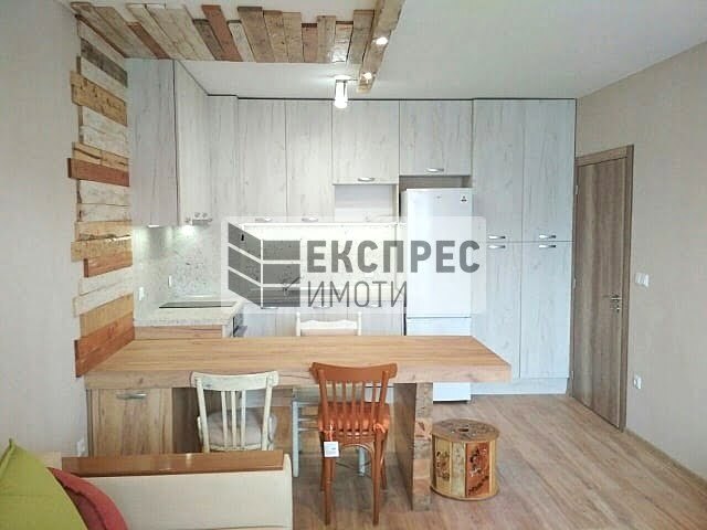 Обзаведен Тристаен апартамент