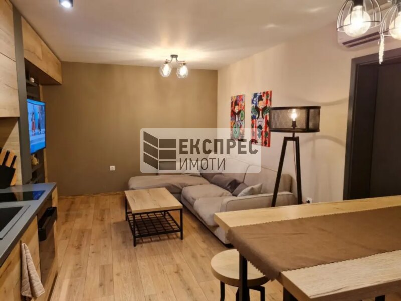 Обзаведен Тристаен апартамент