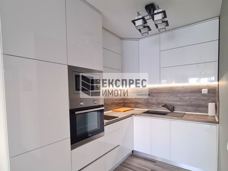 Neu, Luxus, Möbliert 1 Schlafzimmer Wohnung