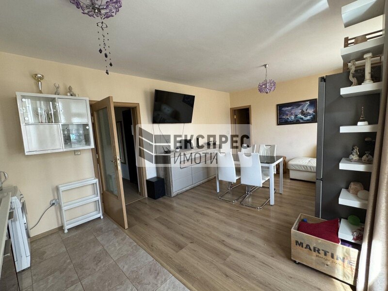 Neu, Möbliert 1 Schlafzimmer Wohnung
