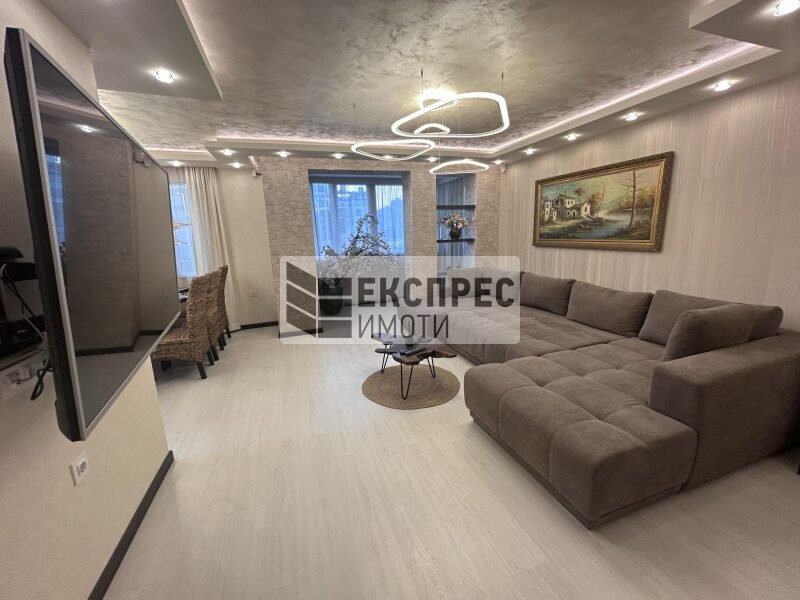 Нов, Луксозен, Обзаведен Тристаен апартамент