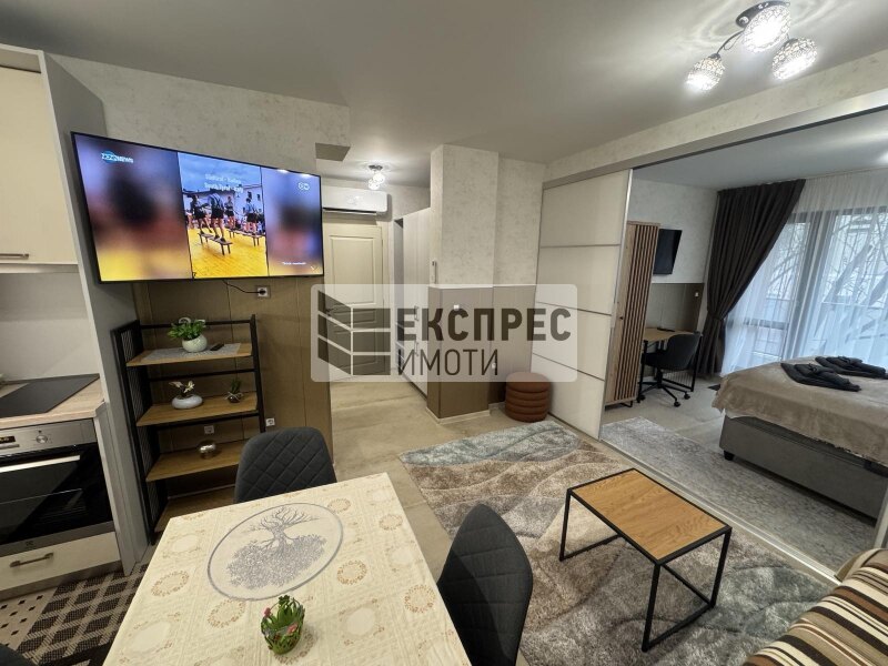 Neu, Möbliert, Luxuriös Studio