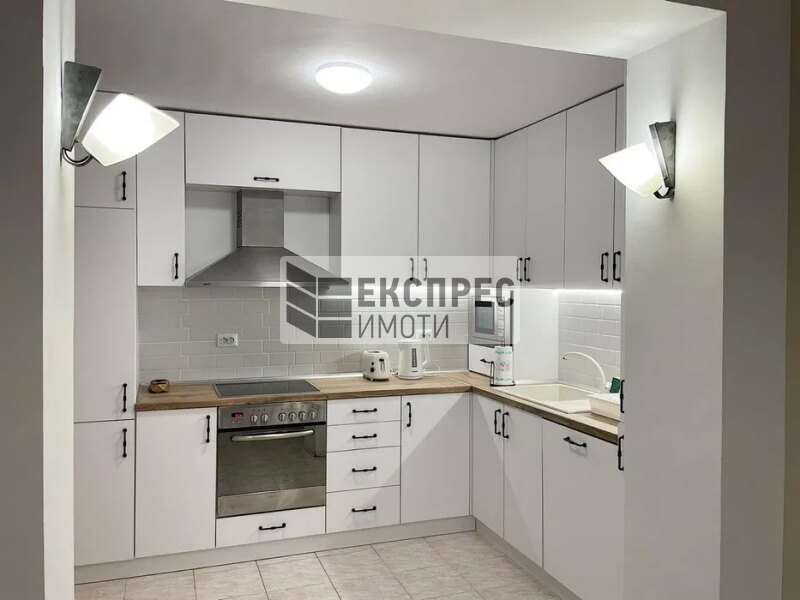 Обзаведен Тристаен апартамент