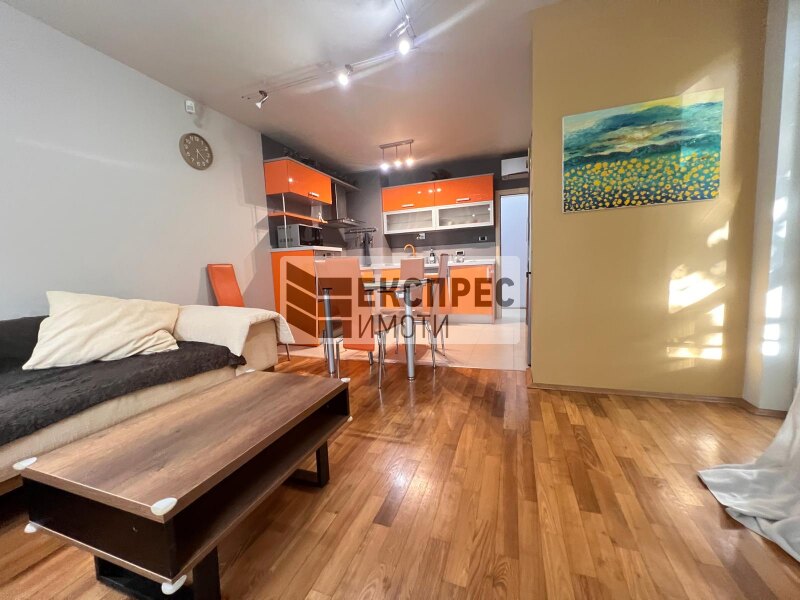 Обзаведен Тристаен апартамент