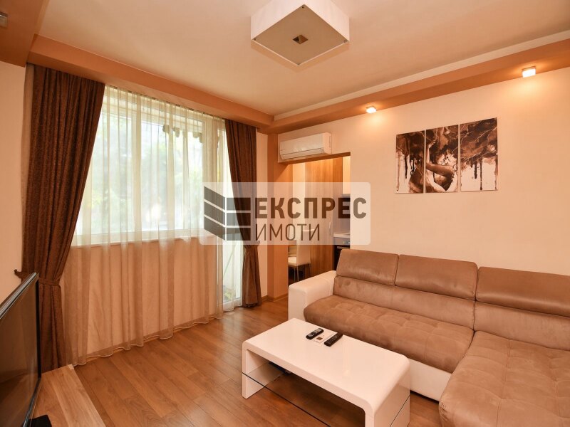 Neu, Möbliert 1 Schlafzimmer Wohnung