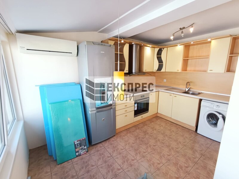 Полуобзаеден, Тристаен апартамент