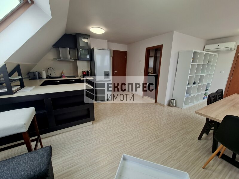 Обзаведен Тристаен апартамент