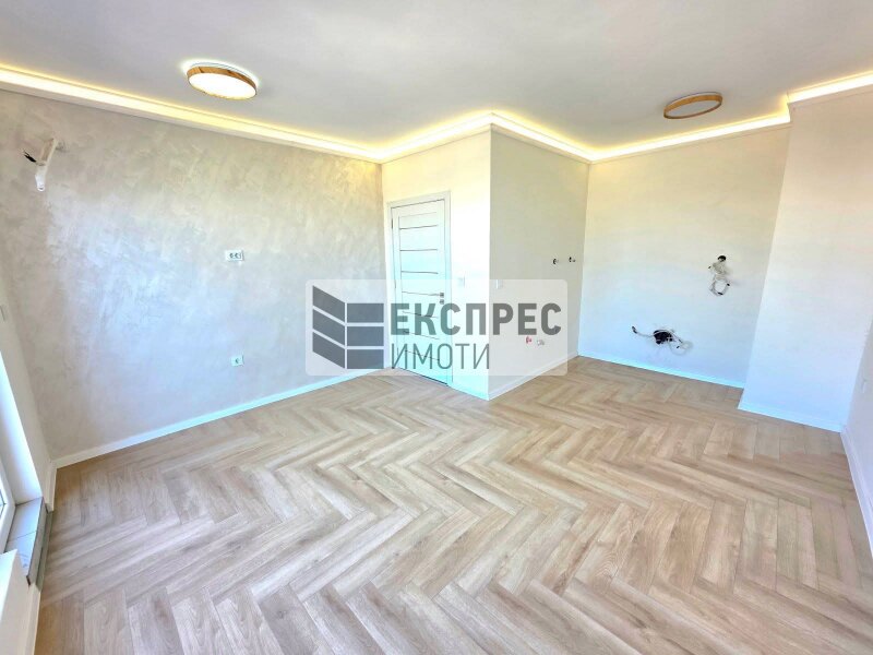 UNFURNISHED 1 bedroom apartment