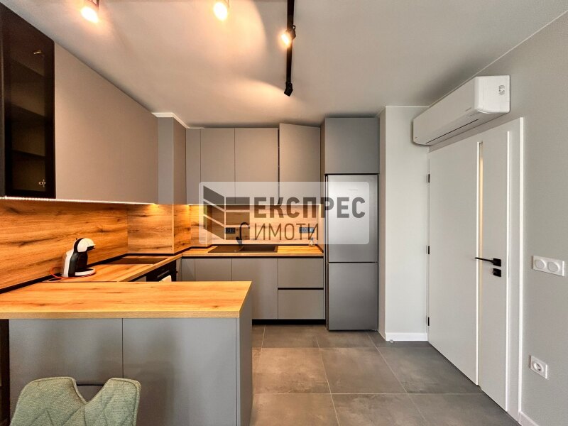 Нов, Луксозен, Обзаведен Двустаен апартамент