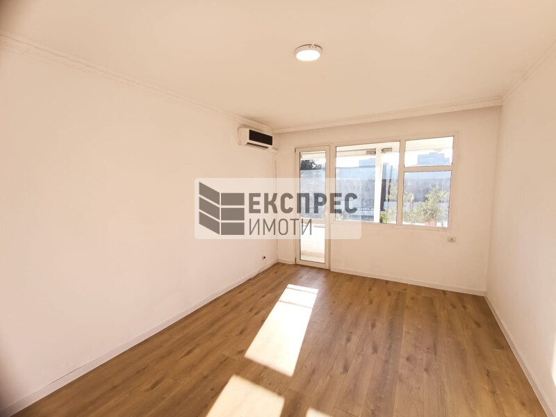 UNFURNISHED 2 bedroom apartment