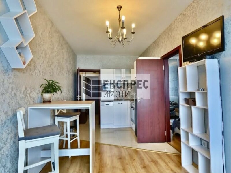 Нов, Луксозно Обзаведен Двустаен апартамент