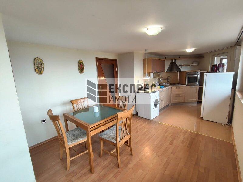 ОБЗАВЕДЕН Двустаен апартамент