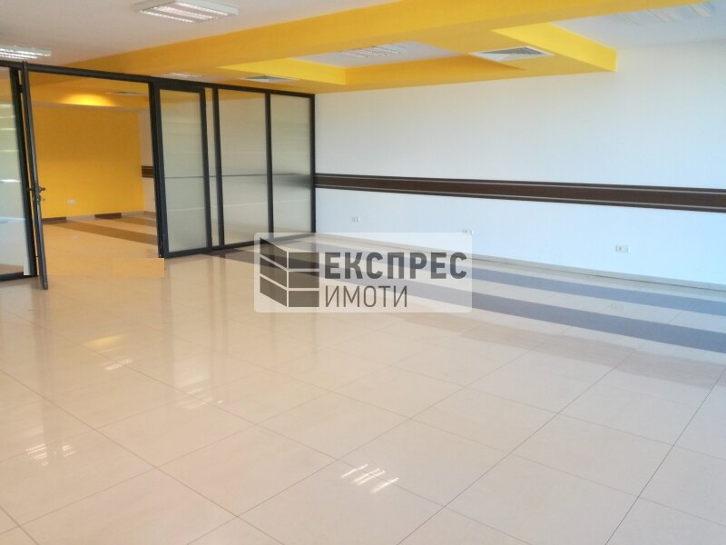 Необзаведен Офис