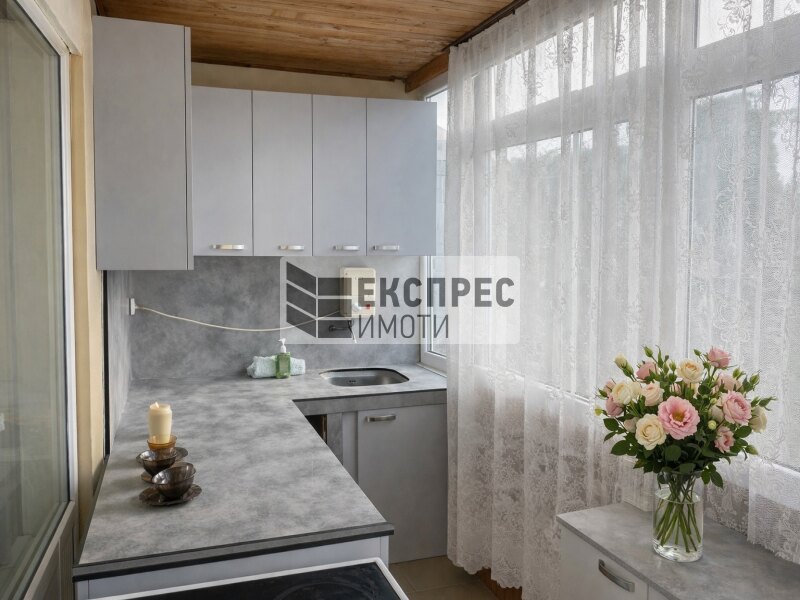 Тристаен апартамент Тристаен апартамент