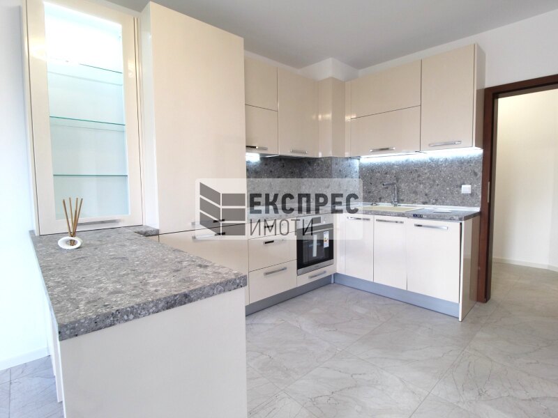 Обзаведен Тристаен апартамент