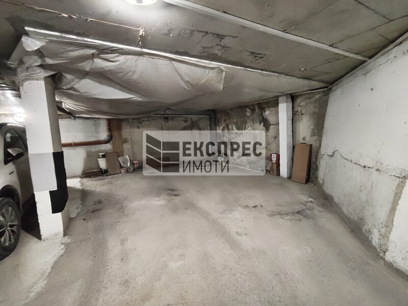 UNDERGROUND PARKING Parking