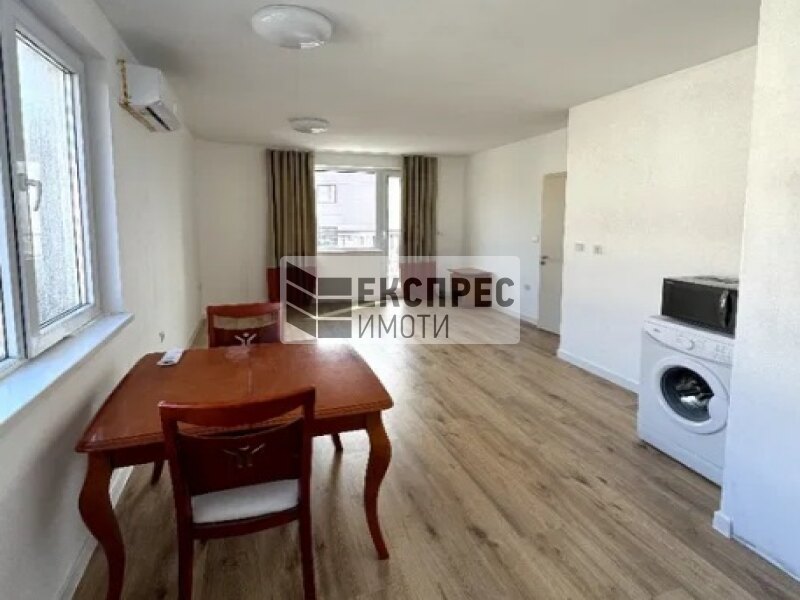 Необзаведен Двустаен апартамент