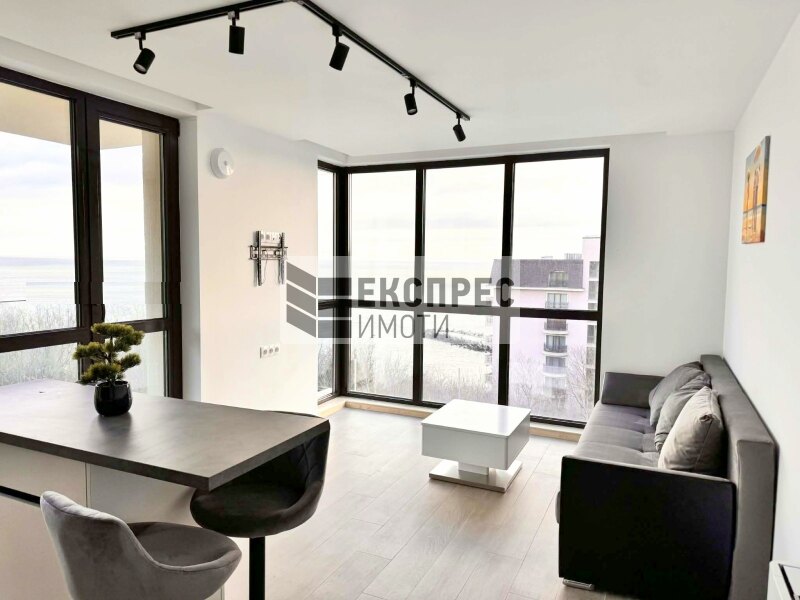 Нов, Обзаведен Тристаен апартамент