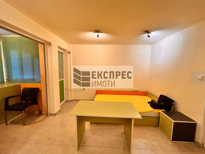 Furnished, Studio