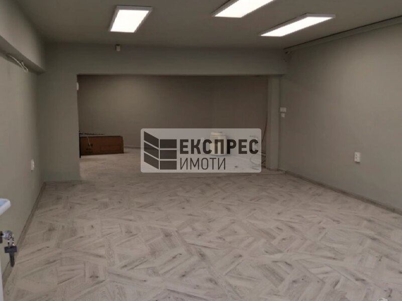 Мострена зала Офис