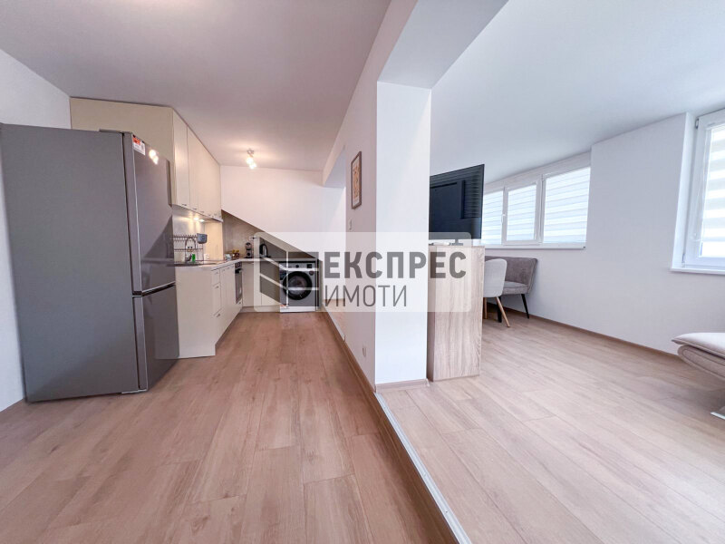Furnished, completely renovated 3 bedroom apartment