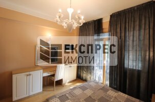 Луксозен Двустаен апартамент, Гръцка махала