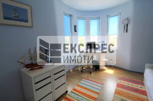 Furnished 3 bedroom apartment, Red Square