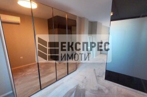 Луксозно, Обзаведен Четиристаен апартамент, Център