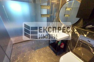 Луксозно, Обзаведен Четиристаен апартамент, Център