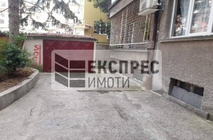  Гараж, Общината