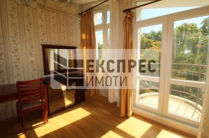 Обзаведен Тристаен апартамент, Окръжна болница