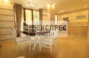 Луксозно Обзаведен Тристаен апартамент, Окръжна болница