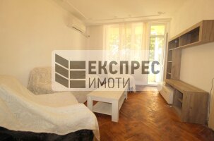 Обзаведен Тристаен апартамент, Лятно кино Тракия