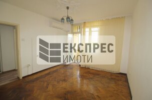 Обзаведен Тристаен апартамент, Лятно кино Тракия