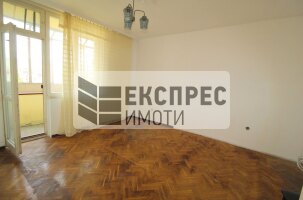 Обзаведен Тристаен апартамент, Лятно кино Тракия