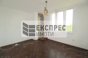 Обзаведен Тристаен апартамент, Лятно кино Тракия