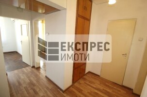 Обзаведен Тристаен апартамент, Лятно кино Тракия