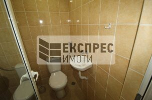 Обзаведен Тристаен апартамент, Лятно кино Тракия