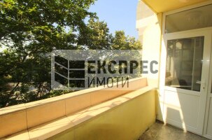 Обзаведен Тристаен апартамент, Лятно кино Тракия