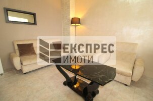 Обзаведен Тристаен апартамент, Червен площад