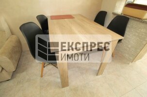 Обзаведен Тристаен апартамент, Червен площад