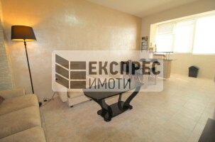 Обзаведен Тристаен апартамент, Червен площад