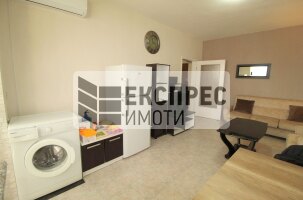 Обзаведен Тристаен апартамент, Червен площад