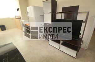 Обзаведен Тристаен апартамент, Червен площад