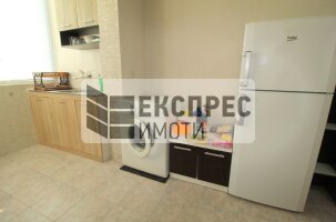 Обзаведен Тристаен апартамент, Червен площад