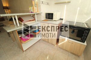 Обзаведен Тристаен апартамент, Червен площад