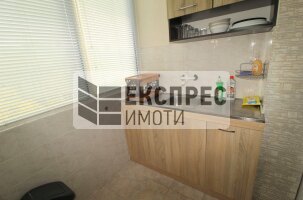 Обзаведен Тристаен апартамент, Червен площад