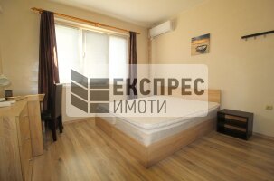 Обзаведен Тристаен апартамент, Червен площад
